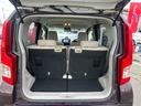 大きな荷物も入るトランクです。シートを倒せばさらに積み込みが可能になります。