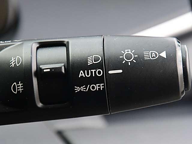 ノート Ｘ　ＦＯＵＲ　１．２　Ｘ　ＦＯＵＲ　４ＷＤ　純正デカナビドラレコＥＴＣ　エマージェンシーブレーキ　アラウンドビューモニター　踏み間違い衝突防止アシスト　車線逸脱警報　カーテレビ（地デジ）　ＬＥＤヘッドライト　ＡＢＳ（10枚目）