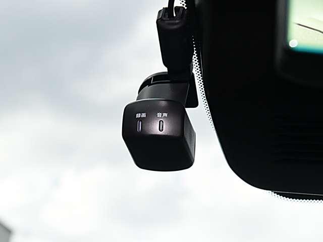 ノート Ｘ　ＦＯＵＲ　１．２　Ｘ　ＦＯＵＲ　４ＷＤ　純正デカナビドラレコＥＴＣ　エマージェンシーブレーキ　アラウンドビューモニター　踏み間違い衝突防止アシスト　車線逸脱警報　カーテレビ（地デジ）　ＬＥＤヘッドライト　ＡＢＳ（15枚目）