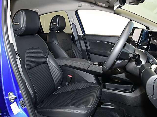 オーラ 1.2 G FOUR レザーエディション 4WD 当社社有車(4枚目)