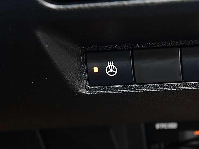 オーラ 1.2 G FOUR レザーエディション 4WD 当社社有車(8枚目)