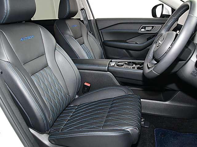 運転席まわりです。実際に座ってみて乗り心地を体感してみて下さい。