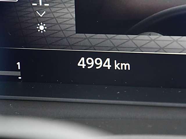 入庫時の走行距離です。当社の試乗車として使用していましたので少ない走行の車両です。