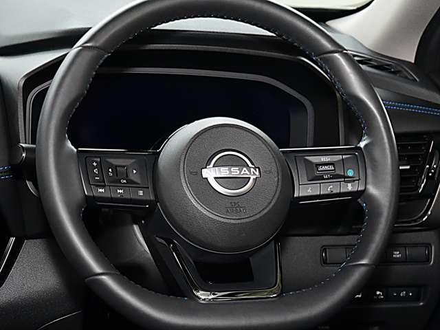 ステアリングの左側スイッチでナビ等の操作が出来ますし、右側にはプロパイロットのスイッチが有ります。