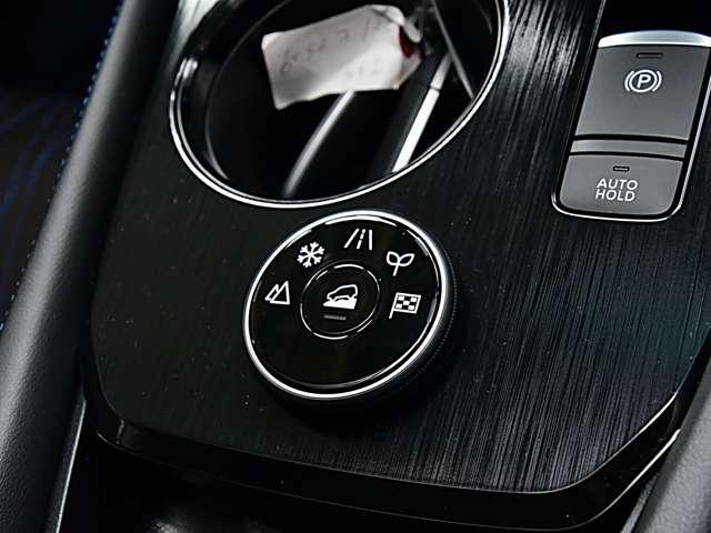 ドライブモードセレクターは直感的に操作のしやすいグラフィック表示が付いたダイヤル式になっています。