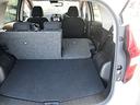 ラゲッジスペースです。リヤシートは可倒式で大きな荷物の搭載にも使えます。
