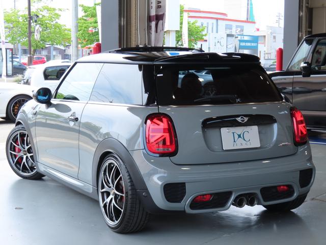 ＭＩＮＩ ジョンクーパーワークス　ＢＢＳ　ＲＩ－Ａ１８インチアルミ　ビルシュタイン車高調　アムゼックスフロントスポイラー　本革　サンルーフ　地デジフルセグＴＶ　Ｂカメラ　ユニオンジャックテール　低ダストブレーキパッド　ＨＵＤ　ＬＥＤ（12枚目）