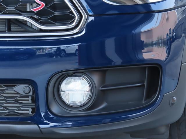 ＭＩＮＩ クーパーＳＤ　クロスオーバー　オール４　ＭＩＮＩ　Ｙｏｕｒｓ　ＰＫＧ　パノラミックスライディングルーフ　マスターピース　１９インチアルミ　レザーラウンジ　カーボンブラック　ストライプステッチ　フロント左右パワーシートヒーター　オートトランク（9枚目）