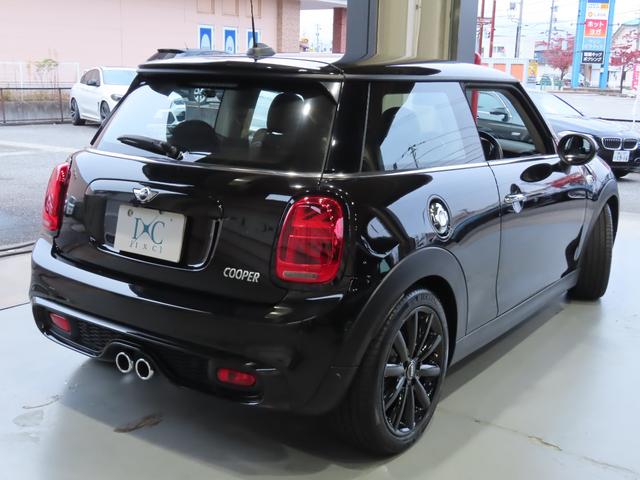 MINI クーパーS ペッパーパッケージ 1オーナー車 JCWステアリング ブラック17インチアルミ ユニオンジャックテールランプ コンフォートアクセス 純正ナビ バックカメラ パークセンサー エキサイトメントパッケージ(7枚目)
