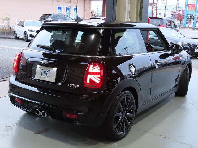 MINI クーパーS ペッパーパッケージ 1オーナー車 JCWステアリング ブラック17インチアルミ ユニオンジャックテールランプ コンフォートアクセス 純正ナビ バックカメラ パークセンサー エキサイトメントパッケージ(9枚目)