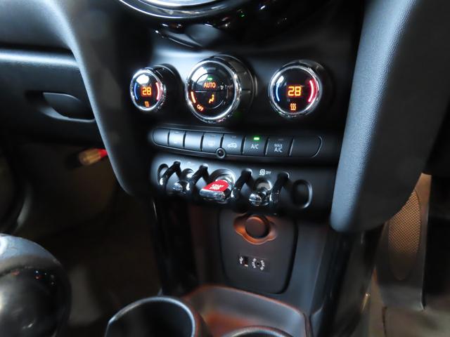 MINI クーパーS ペッパーパッケージ 1オーナー車 JCWステアリング ブラック17インチアルミ ユニオンジャックテールランプ コンフォートアクセス 純正ナビ バックカメラ パークセンサー エキサイトメントパッケージ(24枚目)