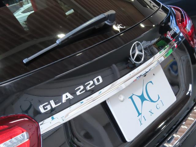 GLAクラス GLA220 4マチック プレミアムパッケージ パノラミックスライディングルーフ 黒本革左右パワーシート ヒーター付 ハーマンカードンサウンド アンビエントライト 電動テールゲート カープレイ アンドロイドオート LEDライト(10枚目)