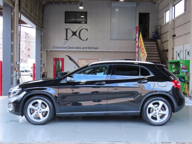 GLAクラス GLA220 4マチック プレミアムパッケージ パノラミックスライディングルーフ 黒本革左右パワーシート ヒーター付 ハーマンカードンサウンド アンビエントライト 電動テールゲート カープレイ アンドロイドオート LEDライト(14枚目)