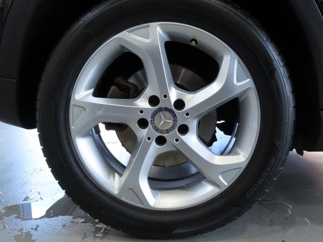 GLAクラス GLA220 4マチック プレミアムパッケージ パノラミックスライディングルーフ 黒本革左右パワーシート ヒーター付 ハーマンカードンサウンド アンビエントライト 電動テールゲート カープレイ アンドロイドオート LEDライト(17枚目)