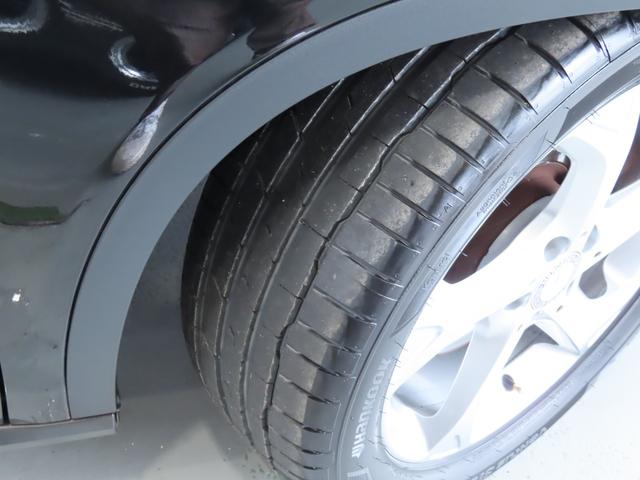 GLAクラス GLA220 4マチック プレミアムパッケージ パノラミックスライディングルーフ 黒本革左右パワーシート ヒーター付 ハーマンカードンサウンド アンビエントライト 電動テールゲート カープレイ アンドロイドオート LEDライト(21枚目)
