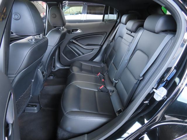 GLAクラス GLA220 4マチック プレミアムパッケージ パノラミックスライディングルーフ 黒本革左右パワーシート ヒーター付 ハーマンカードンサウンド アンビエントライト 電動テールゲート カープレイ アンドロイドオート LEDライト(39枚目)