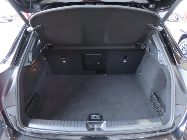 GLAクラス GLA220 4マチック プレミアムパッケージ パノラミックスライディングルーフ 黒本革左右パワーシート ヒーター付 ハーマンカードンサウンド アンビエントライト 電動テールゲート カープレイ アンドロイドオート LEDライト(43枚目)