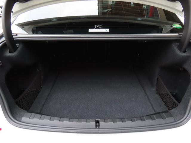 3シリーズ 320i Mスポーツ コンフォートパッケージ パーキングアシストプラス 19インチアルミ 電動トランク 全方位バックカメラ アンビエントライト ライトカーペット ナビ 地デジフルセグTV HDMI カープレイ アンドロイドオート シートヒーター付(31枚目)