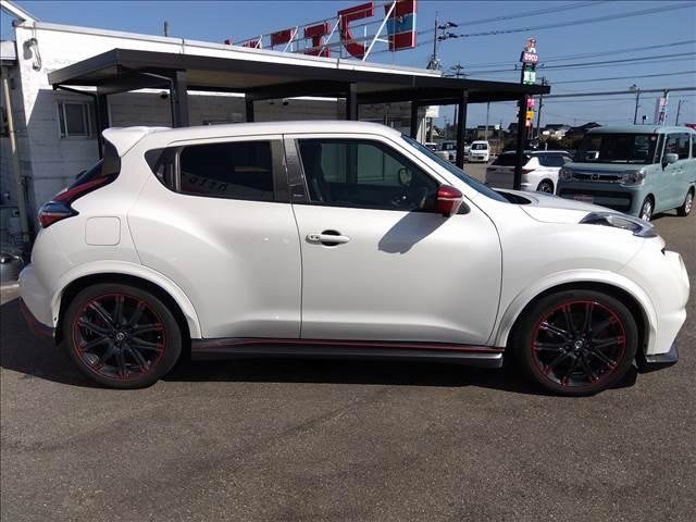 ジューク ニスモ　ＲＳ　４ＷＤ☆ターボ☆ナビＴＶ☆Ｂｌｕｅｔｏｏｔｈ☆　４ＷＤ☆ターボ☆ナビＴＶ☆Ｂｌｕｅｔｏｏｔｈ☆全方位カメラ☆ＮＩＳＭＯエアロ☆ＮＩＳＭＯサス☆インテリキー☆プッシュスタート☆ＨＩＤオートライト☆柿本改マフラー☆革巻きパドルシフト☆禁煙車☆ＥＴＣ☆（4枚目）
