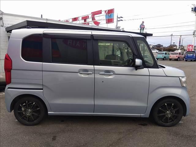 Ｎ－ＢＯＸ Ｇ・Ｌホンダセンシング　ホンダセンシング☆ナビＴＶ☆　ホンダセンシング☆ナビＴＶ☆Ｂｌｕｅｔｏｏｔｈ☆バックカメラ☆両側電動ドア☆ドラレコ☆ＬＥＤオートライト☆スマートキー☆プッシュスタート☆革巻きハンドル☆全方位ＵＶカット☆ルーフインナーラック☆ＥＴＣ（4枚目）