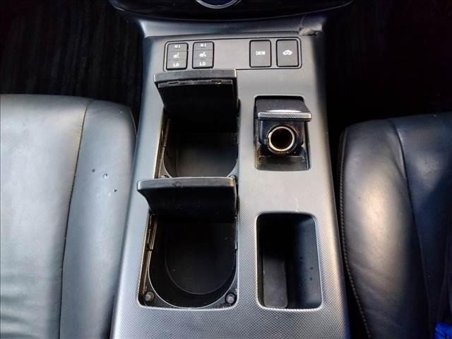 エスティマハイブリッド アエラス レザーパッケージ 4WD☆ナビTV☆ 4WD☆ナビTV☆Bluetooth☆フリップダウン☆両側電動ドア☆パワーバックドア☆HIDオートライト☆クルーズコントロール☆革シート☆前席シートヒーター☆ETC☆ワイパーデアイサー☆AC100V☆(20枚目)