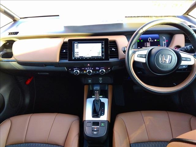 フィット e:HEVリュクス ワンオーナー☆ホンダセンシング☆試乗OK ワンオーナー☆ホンダセンシング☆ナビ☆Bluetooth☆バックカメラ☆アダプティブクルーズコントロール☆前席シートヒーター☆LEDオートライト☆LEDフォグ☆アイドリングストップ☆ETC☆試乗OK☆(11枚目)