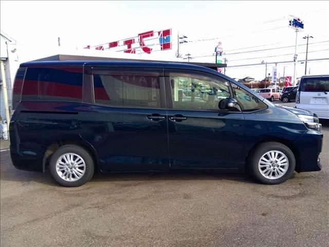 ヴォクシー V ナビTV☆Bluetooth☆バックカメラ☆試乗OK ナビTV☆Bluetooth☆バックカメラ☆後席フリップダウン☆電動ドア☆トヨタセーフティセンス☆LEDオートライト☆禁煙車☆ETC☆スマートキー2個☆プッシュスタート☆アイドリングストップ☆試乗OK(4枚目)