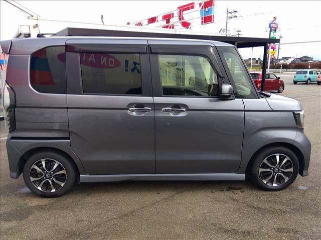 N-BOXカスタム G・Lホンダセンシング ホンダセンシング☆純正ナビ☆ETC☆ ホンダセンシング☆ギャザス8型ナビTV☆Bluetooth☆バックカメラ☆電動ドア☆LEDオートライト☆LEDフォグ☆スマートキー☆プッシュスタート☆アイドリングストップ☆ステリモ☆禁煙車☆ETC☆(4枚目)