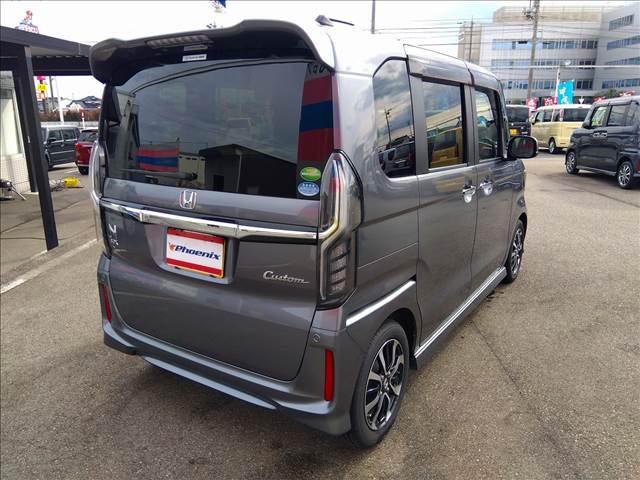 N-BOXカスタム G・Lホンダセンシング ホンダセンシング☆純正ナビ☆ETC☆ ホンダセンシング☆ギャザス8型ナビTV☆Bluetooth☆バックカメラ☆電動ドア☆LEDオートライト☆LEDフォグ☆スマートキー☆プッシュスタート☆アイドリングストップ☆ステリモ☆禁煙車☆ETC☆(5枚目)