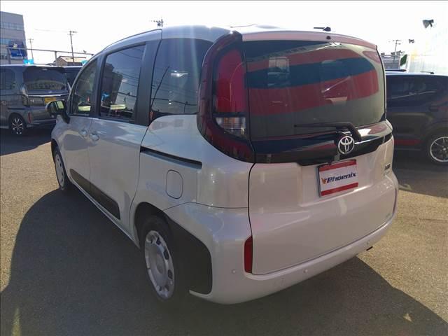 シエンタ ハイブリッドＸ４ＷＤ☆ハイブリッド☆ナビ☆Ｂｌｕｅｔｏｏｔｈ　４ＷＤ☆ハイブリッド☆ナビ☆Ｂｌｕｅｔｏｏｔｈ☆バックカメラ☆電動ドア☆トヨタセーフティセンス☆ＬＥＤオートライト☆追従クルコン☆７人乗り☆３列シート☆ＵＳＢ充電☆ブラックインテリア☆禁煙車☆ＥＴＣ☆（7枚目）