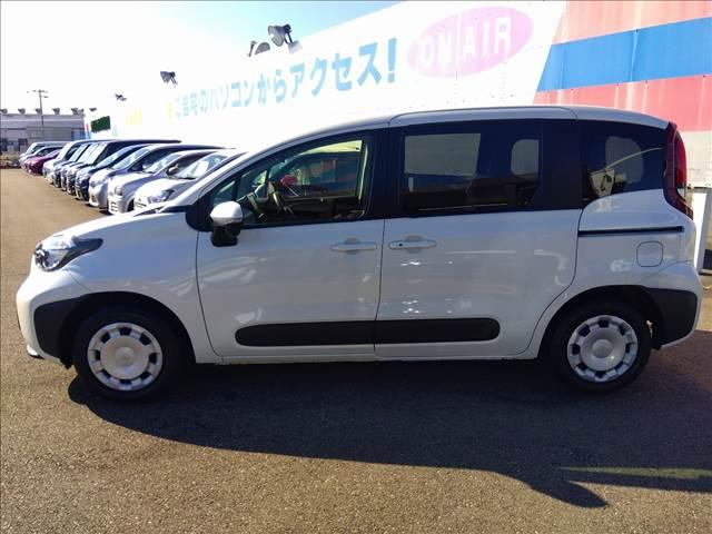 シエンタ ハイブリッドＸ４ＷＤ☆ハイブリッド☆ナビ☆Ｂｌｕｅｔｏｏｔｈ　４ＷＤ☆ハイブリッド☆ナビ☆Ｂｌｕｅｔｏｏｔｈ☆バックカメラ☆電動ドア☆トヨタセーフティセンス☆ＬＥＤオートライト☆追従クルコン☆７人乗り☆３列シート☆ＵＳＢ充電☆ブラックインテリア☆禁煙車☆ＥＴＣ☆（8枚目）