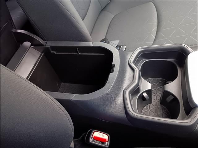 ＲＡＶ４ ハイブリッドＸ　１オーナー☆トヨタセーフティセンス☆試乗ＯＫ　ワンオーナー☆トヨタセーフティセンス☆４ＷＤ☆サンルーフ☆８型オーディオ☆バックカメラ☆専用アルミ☆前後ドラレコ☆ＬＥＤライト☆ＡＣ１００Ｖ☆オートブレーキホールド☆禁煙車☆ＥＴＣ☆試乗ＯＫ（18枚目）