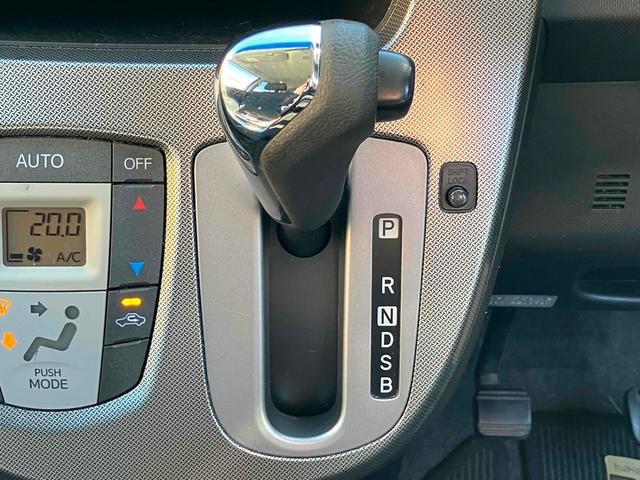 ムーヴ カスタム　Ｘ　ＳＡ　ナビ　ＴＶ　衝突被害軽減システム　オートライト　スマートキー　アイドリングストップ　電動格納ミラー　ベンチシート　ＣＶＴ　盗難防止システム　ＡＢＳ　ＥＳＣ　ＣＤ　ＤＶＤ再生　ＵＳＢ（7枚目）