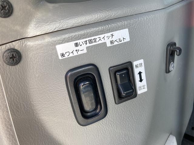 　福祉車輌　キーレスエントリー　電動格納ミラー　盗難防止システム　ＡＴ　ＡＢＳ　エアコン　パワーステアリング　パワーウィンドウ　運転席エアバッグ　助手席エアバッグ　衝突安全ボディ　アルミホイール(10枚目)