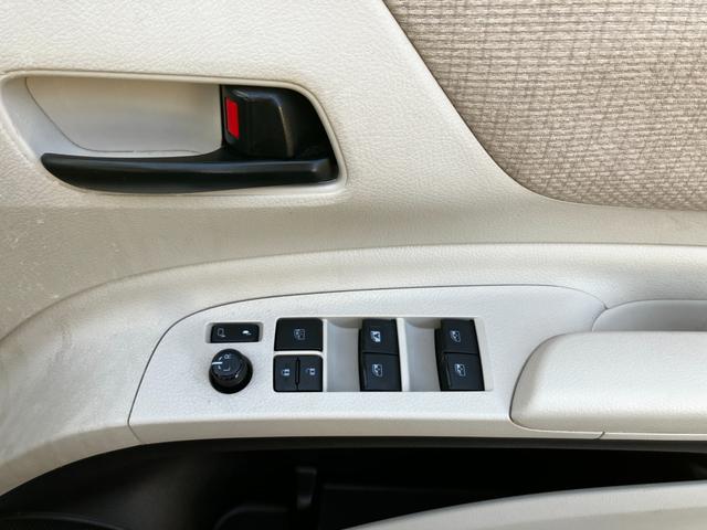 シエンタ Ｘ　純正ナビ　フルセグＴＶ　Ｂｌｕｅｔｏｏｔｈ対応　バックカメラ　キーレスエントリー　片側パワースライドドア　３列シート７人乗り　ステアリングリモコン　インパネＡＴ　電動格納ウィンカーミラー（9枚目）