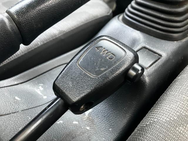 キャリイトラック ＦＣ　５ＭＴ　４ＷＤ　エアコン　パワステ　ＤＡ６５型（3枚目）