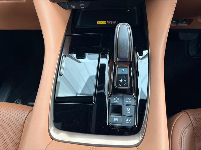 ヴェルファイアハイブリッド Ｚ　プレミア　ユニバーサルステップ　寒冷地　シートヒーター　ベンチレーション　ステアリングヒーター　ＩＴＳコネクト　サイドエンブレムイルミネーション　パノラミックビューモニター　左右独立ムーンルーフ　置くだけ充電（8枚目）