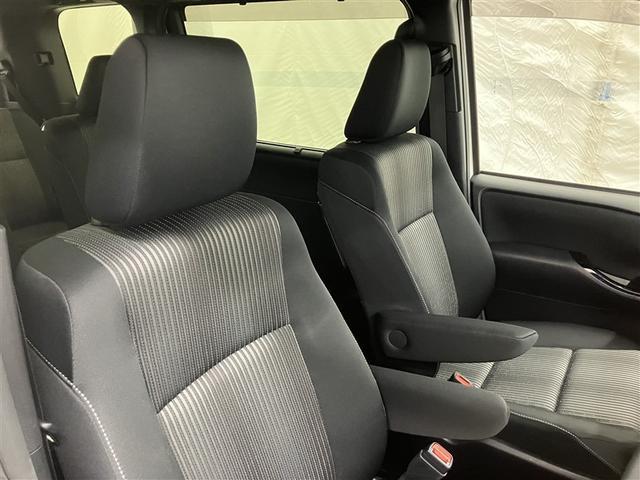 ヴォクシー ＺＳ　煌ＩＩ　４ＷＤ　フルセグ　メモリーナビ　ＤＶＤ再生　ミュージックプレイヤー接続可　バックカメラ　衝突被害軽減システム　ＥＴＣ　ドラレコ　両側電動スライド　ＬＥＤヘッドランプ　ウオークスルー　乗車定員７人（19枚目）