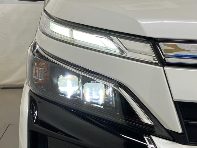 ヴォクシー ＺＳ　煌ＩＩ　４ＷＤ　フルセグ　メモリーナビ　ＤＶＤ再生　ミュージックプレイヤー接続可　バックカメラ　衝突被害軽減システム　ＥＴＣ　ドラレコ　両側電動スライド　ＬＥＤヘッドランプ　ウオークスルー　乗車定員７人（47枚目）