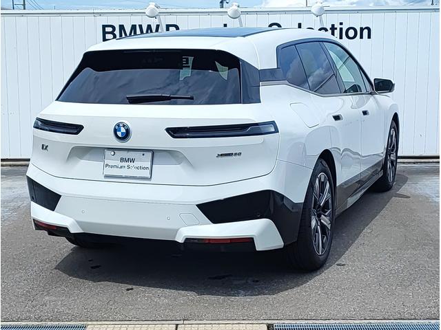 ｉＸ ｘＤｒｉｖｅ　５０　認定中古車　アルピンホワイト　バウアンドウィルキンススピーカー　パノラマガラスサンルーフ　アダプティブクルーズコントロール　ＢＭＷレーザーライト　アップルカープレイ　ブルートゥース接続（5枚目）