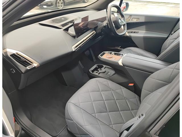 ｉＸ ｘＤｒｉｖｅ　５０　認定中古車　アルピンホワイト　バウアンドウィルキンススピーカー　パノラマガラスサンルーフ　アダプティブクルーズコントロール　ＢＭＷレーザーライト　アップルカープレイ　ブルートゥース接続（12枚目）