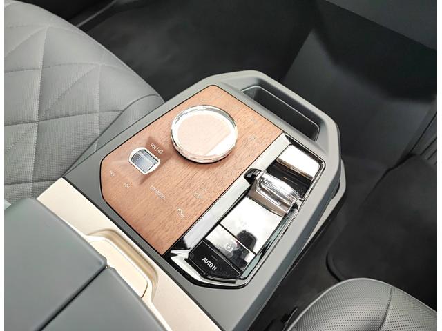 ｉＸ ｘＤｒｉｖｅ　５０　認定中古車　アルピンホワイト　バウアンドウィルキンススピーカー　パノラマガラスサンルーフ　アダプティブクルーズコントロール　ＢＭＷレーザーライト　アップルカープレイ　ブルートゥース接続（24枚目）