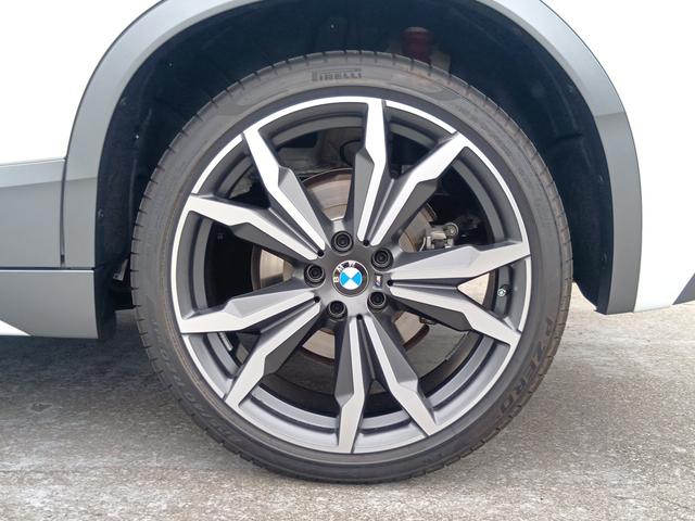 Ｘ２ ｘＤｒｉｖｅ　２０ｄ　ＭスポーツＸ　認定中古車　ガラスサンルーフ　ヘッドアップディスプレイ　アクティブクルーズコントロール　バックカメラ　２０インチアルミホイール　電動トランク　ＬＥＤヘッドライト　被害権限ブレーキ（10枚目）