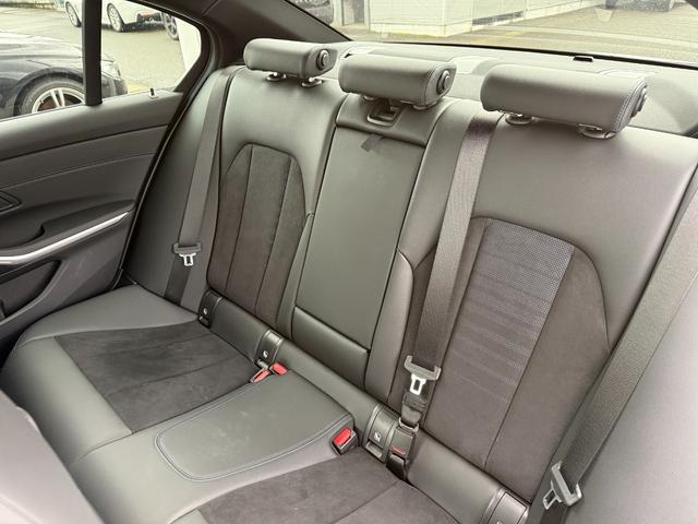 3シリーズ 320d xDriveMスポーツエディションシャドー 認定中古車 液晶メーター 全周囲カメラ ヘッドアップディスプレイ アクティブクルーズコントロール 電動トランク アップルカープレイ ETC車載器 19インチアルミホイール(16枚目)