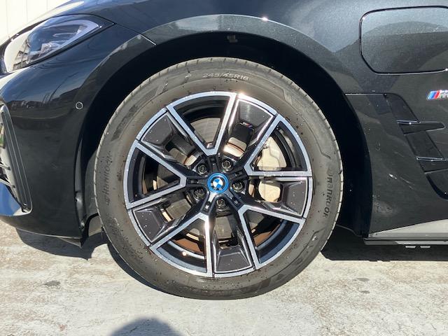 i4 eDrive 35 Mスポーツ 認定中古車 ワンオーナー 純正ナビ LEDヘッドライト アダプティブクルーズコントロール オートマチックハイビーム シートヒーター 電動シート 電動リアゲート(4枚目)