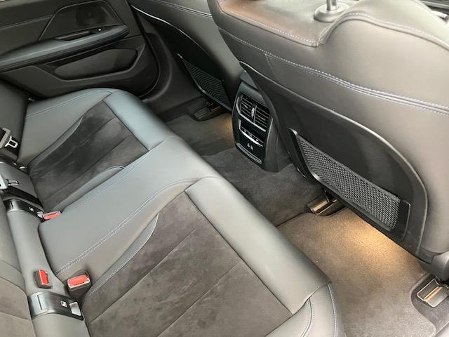 i4 eDrive 35 Mスポーツ 認定中古車 ワンオーナー 純正ナビ LEDヘッドライト アダプティブクルーズコントロール オートマチックハイビーム シートヒーター 電動シート 電動リアゲート(13枚目)