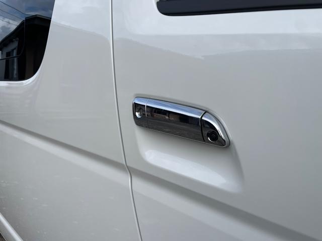 ハイエースワゴン GL パワースライド パノラマモニター デジタルインナーミラー 寒冷地 LEDヘッドライト 登録済未使用車 純正ドアバイザー 純正フロアマット(20枚目)