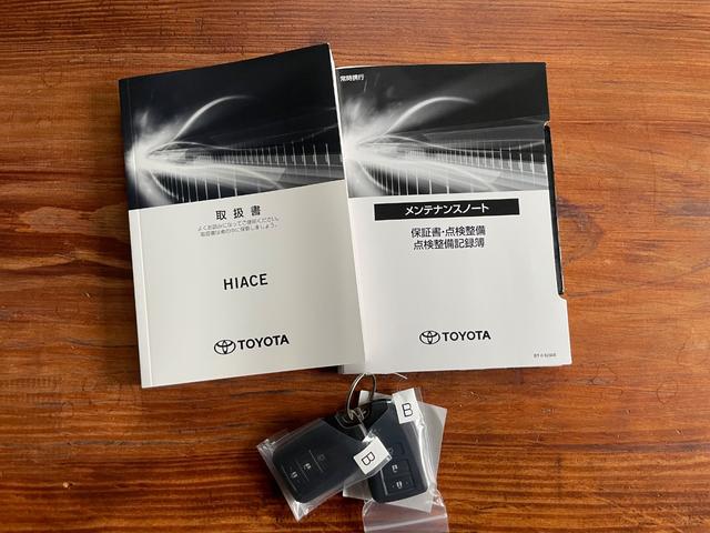 ハイエースワゴン GL パワースライド パノラマモニター デジタルインナーミラー 寒冷地 LEDヘッドライト 登録済未使用車 純正ドアバイザー 純正フロアマット(57枚目)