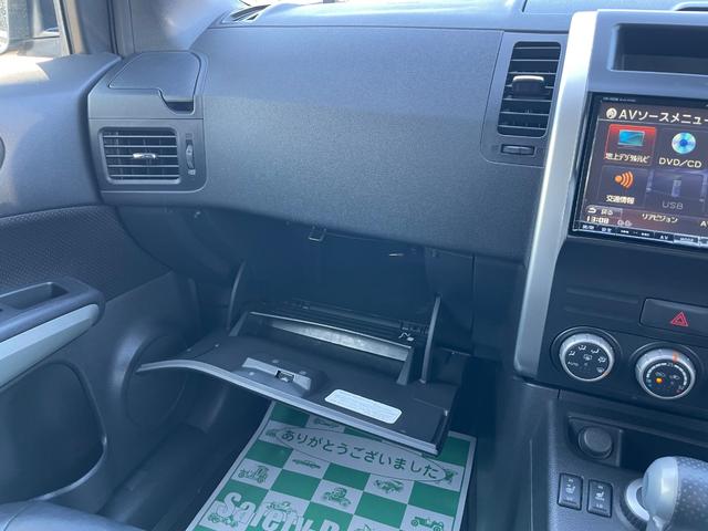 助手席収納スペースも広々！