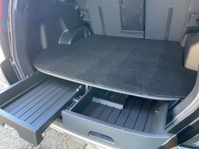 ラゲッジ収納も充実です！